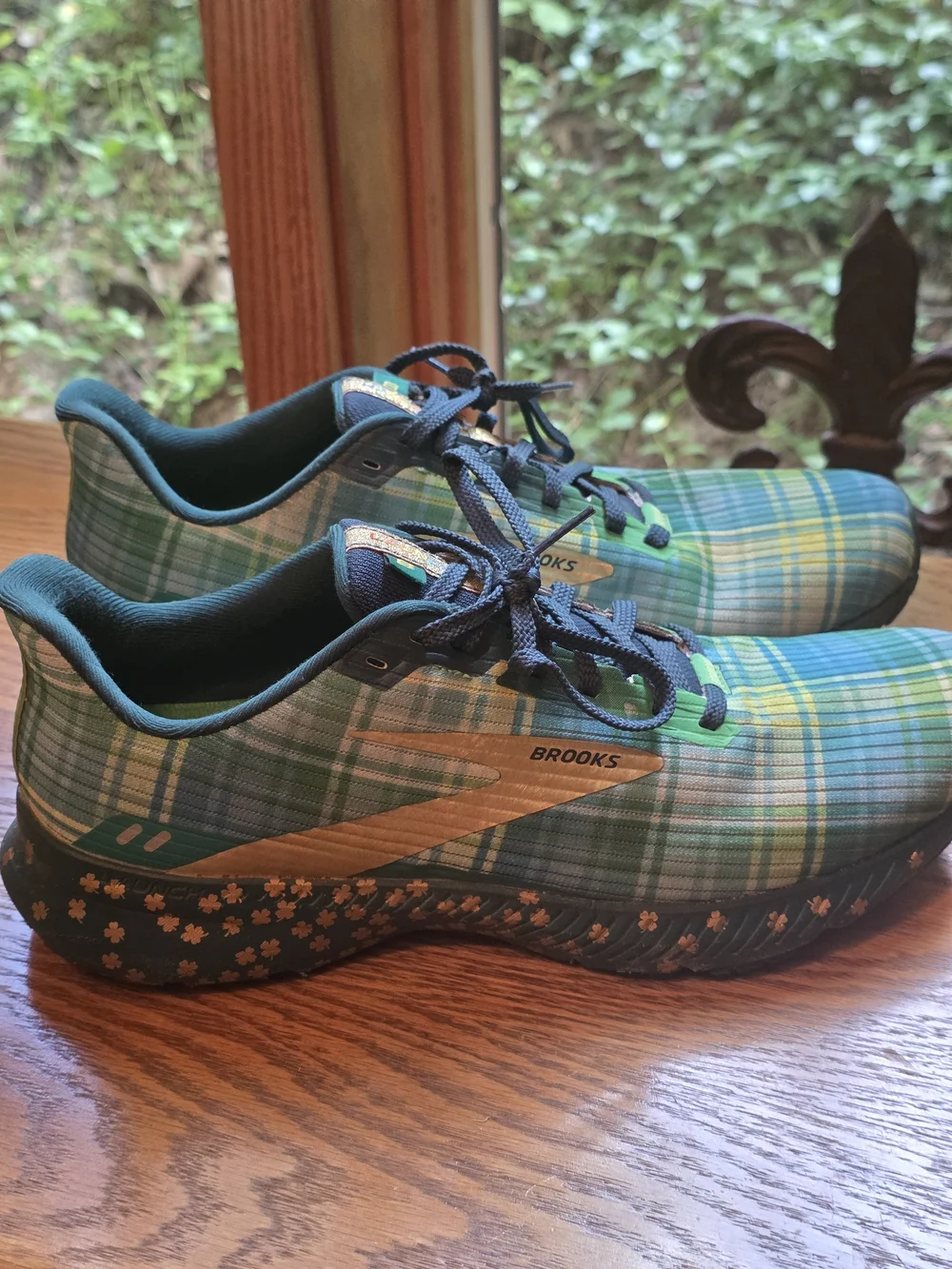 Brooks Limited Edition Launch GTS 8  Plaid Green and Teal Athletic Shoes Sz 10